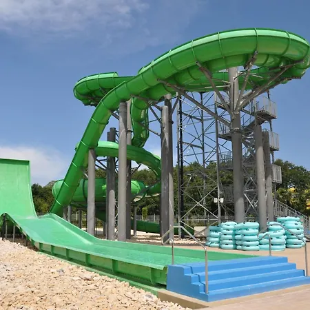 Eurocamp Mobile Homes At Campsite Bijela Uvala База отдыха *